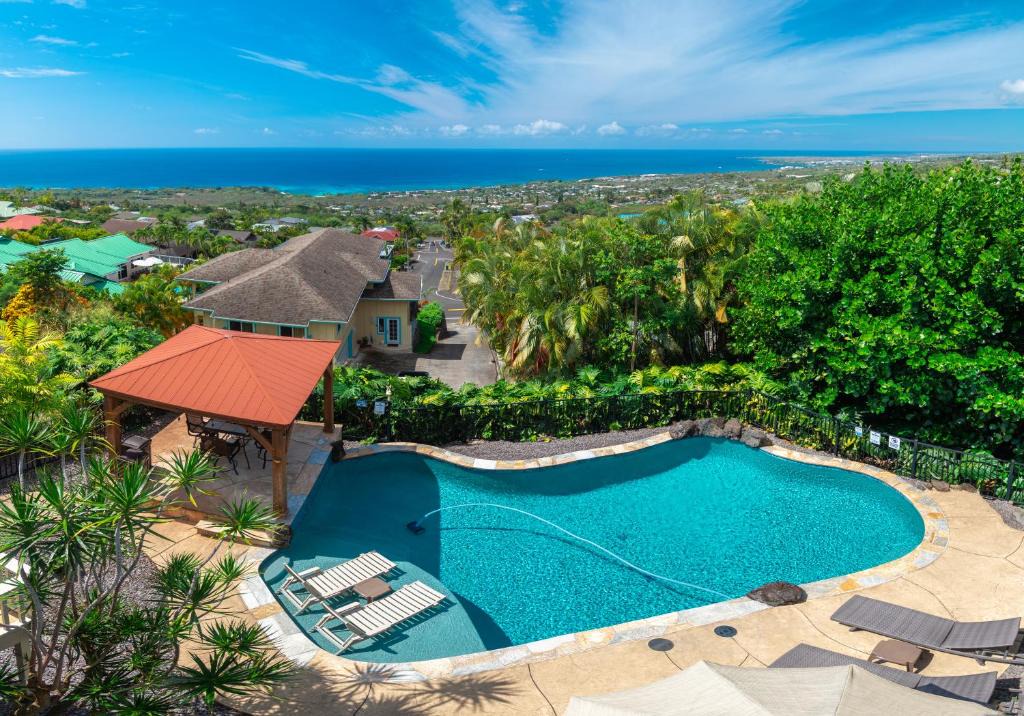 Kailua-Kona House | Kailua-Kona Exceptional Oceanview Home - Heated Oasis Pool & Stunning Ocean View