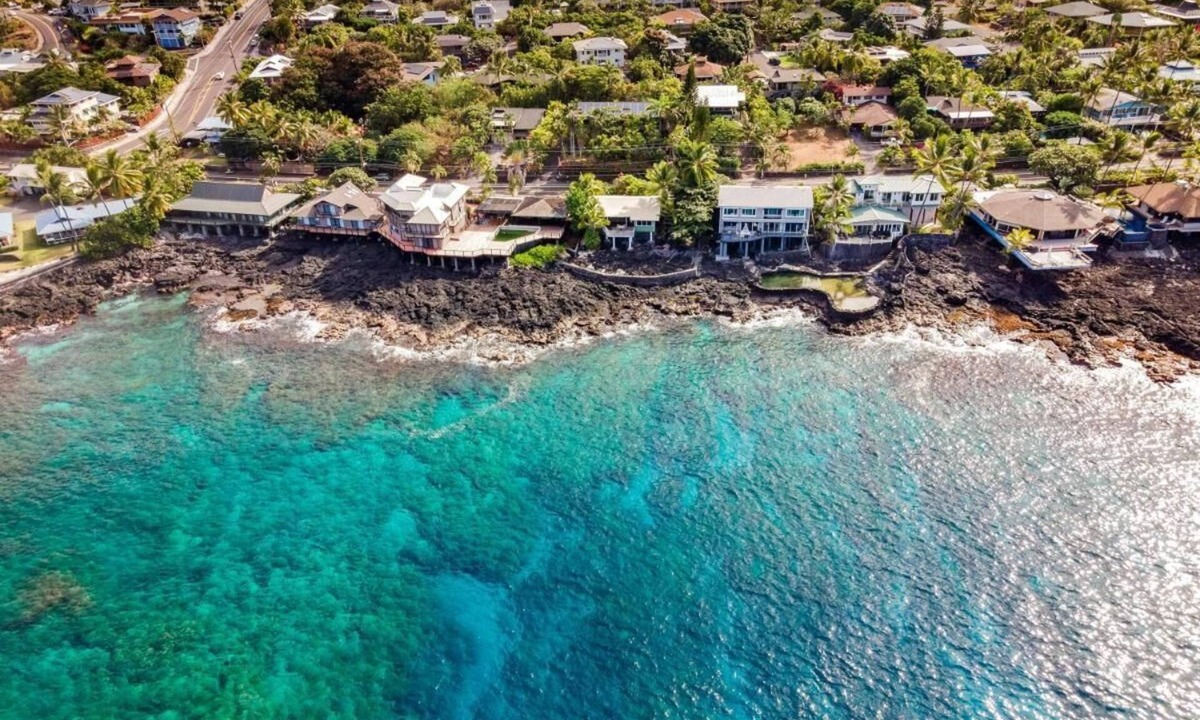 Kahaluu Bay House | Kailua-Kona Hawaii 3 Bedroom House Sleeps 6
