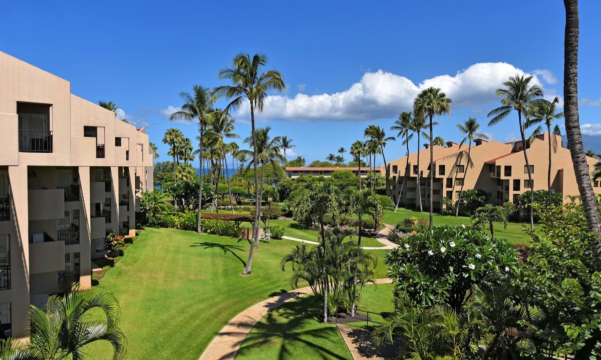 Kihei Condo | Kam Sands -Innercourt- Ocean views- large lanai & very private third floor end