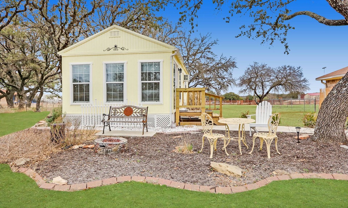 Johnson City House | Kara's Cottage - Cozy Johnson City Bungalow for 3!
