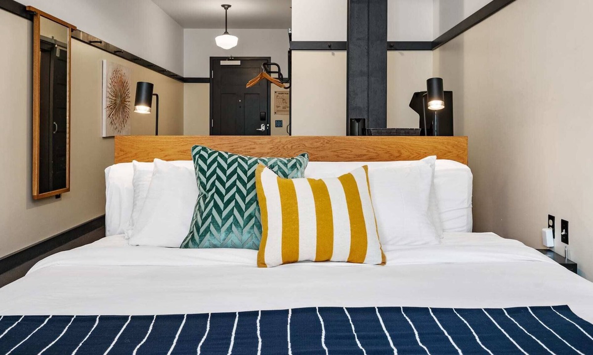 East Liberty Apartment | Kasa | Charming Studio Nearby Carnegie Museum | The Maverick