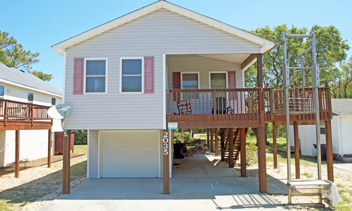 Colington House | KD2035- Cute beach bungalow with 3 bedrooms, and 2 baths, Theatre Room!