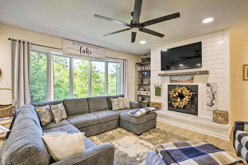 Salem House | Keowee Keys Condo w/Resort Amenities Access!