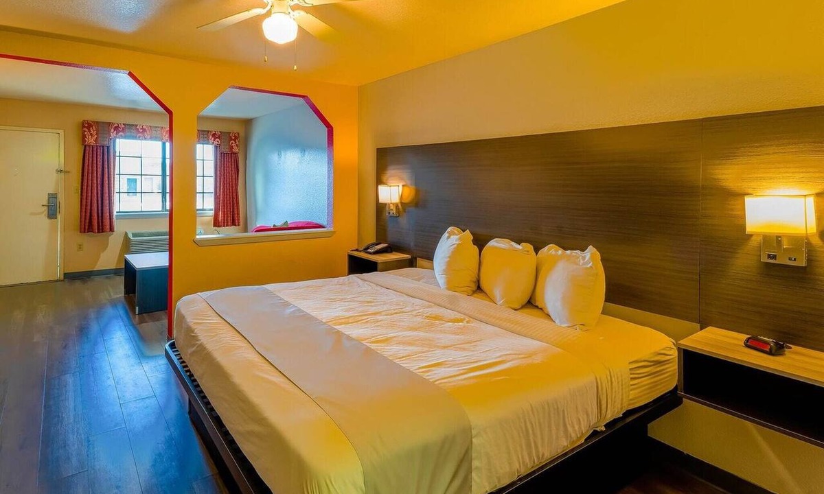 Sweet Home Apartment | King Bed Accessible | Yoakum West