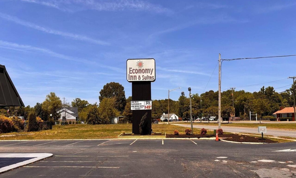 North Newport News Apartment | King Bed|Smk|Newport News PA