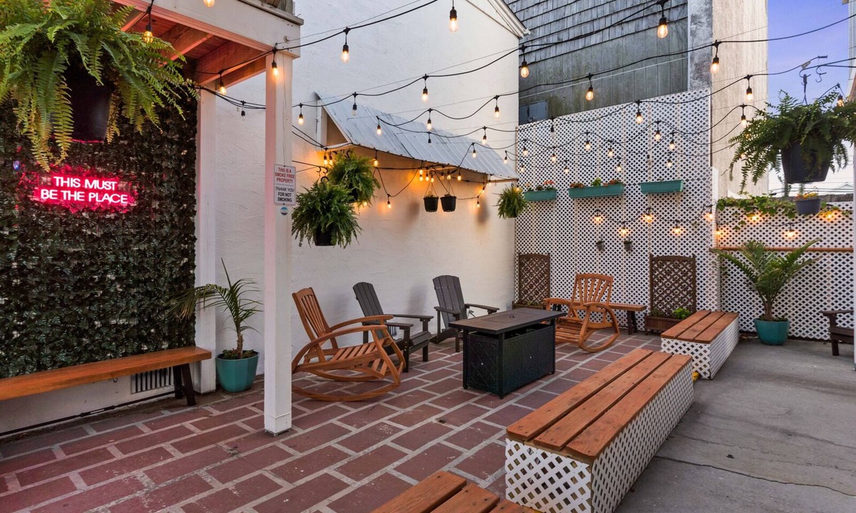 Carolina Beach Hotel | King Room with Sofa Bed Hotel- 2 Pools, Near Beach/Boardwalk, No Pets Allowed