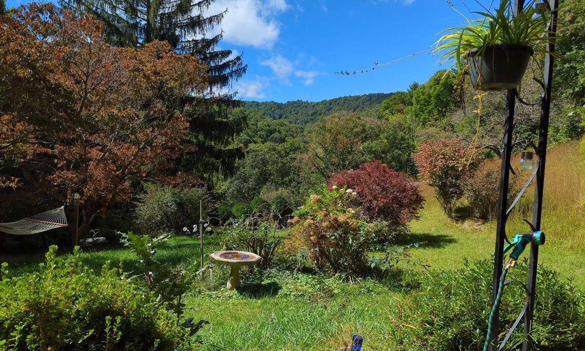 Green Mountain Villa | Knight's View~ Mountain sunset view~all pets welcome