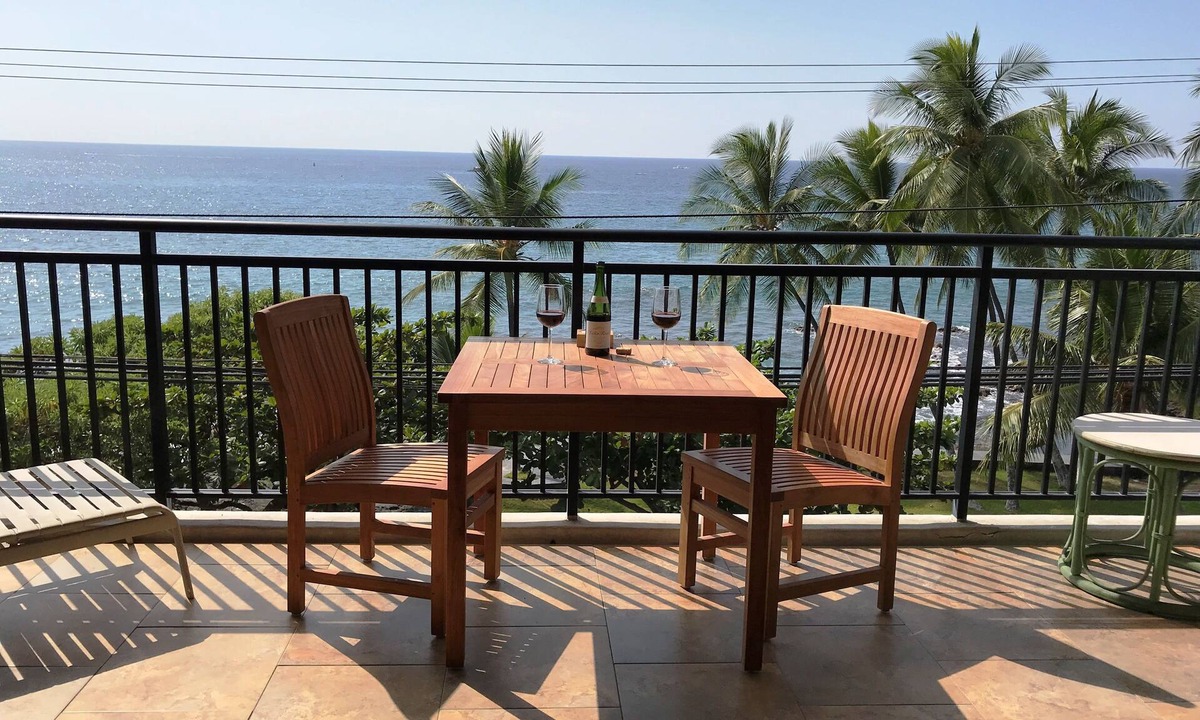 Historic Kailua Village Condo | KONA ALII 306 OCEANFRONT CONDO, 1 BDRM 2 BTH, AMAZING VIEW IN THE HEART OF KONA