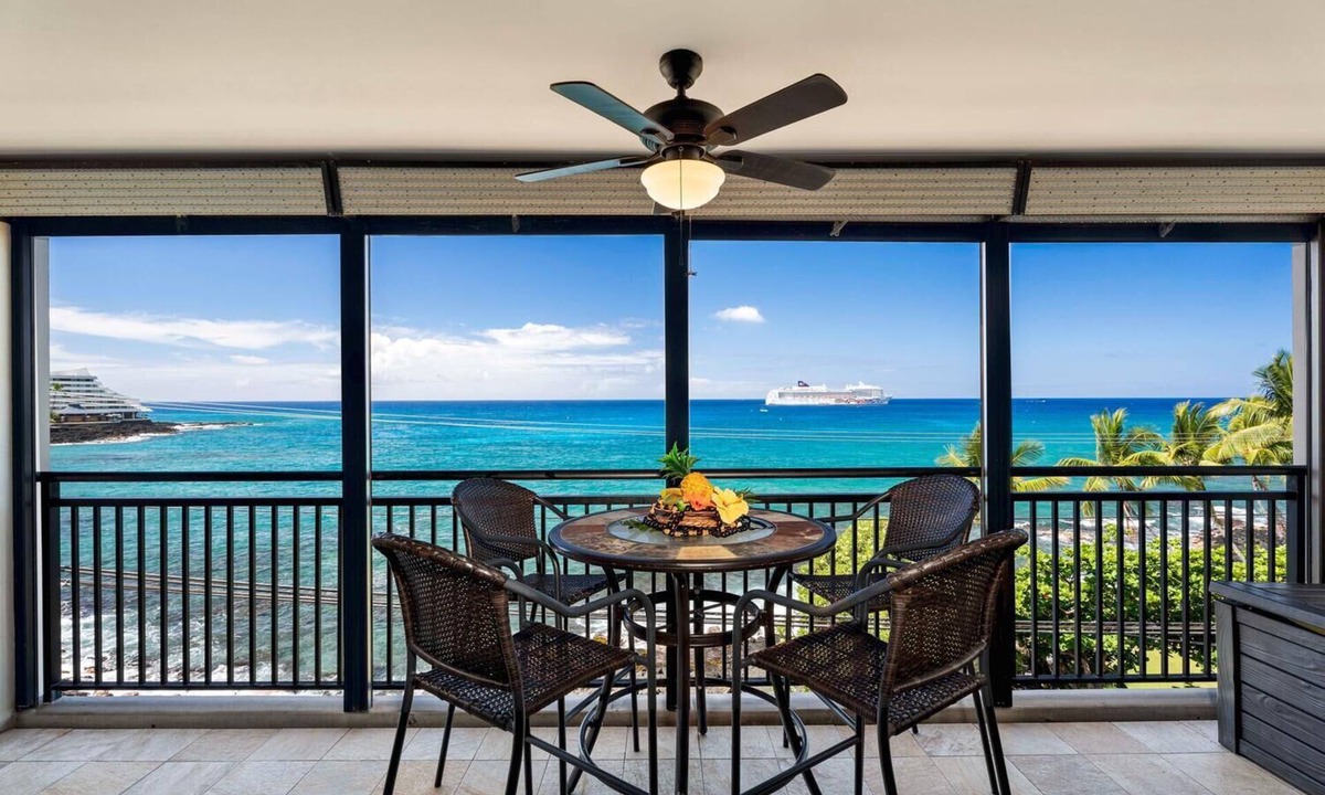 Historic Kailua Village Condo | Kona Alii 403: Tropical Oceanfront Condo w/AC & Pool in Downtown Kona