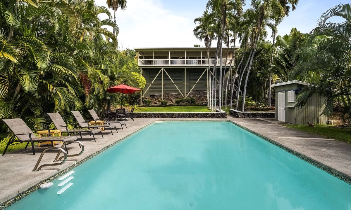 Historic Kailua Village House | "Kona Sunset House" on Walua: Breathtaking Ocean Views with Incredible Pool!