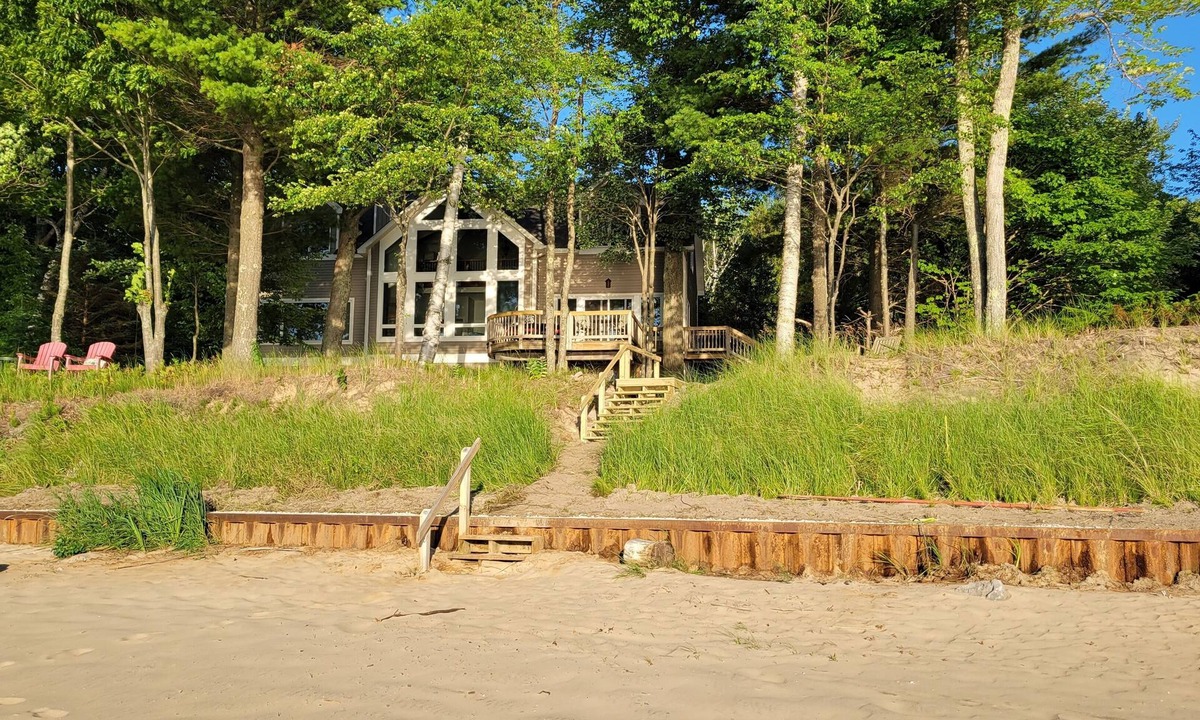 Manistee House | L U X 4 bdrm, 4.5 baths, perfect for golf groups!