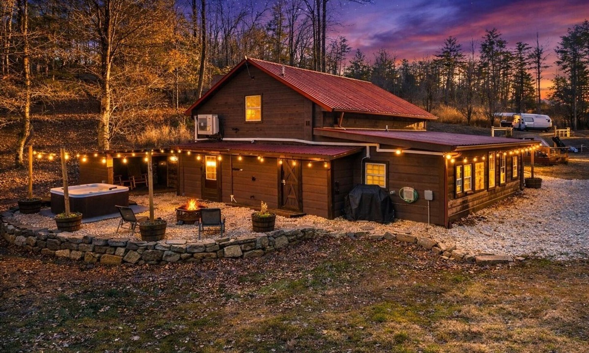 Long Creek Cabin | La Cabaña- The Cabin in Long Creek