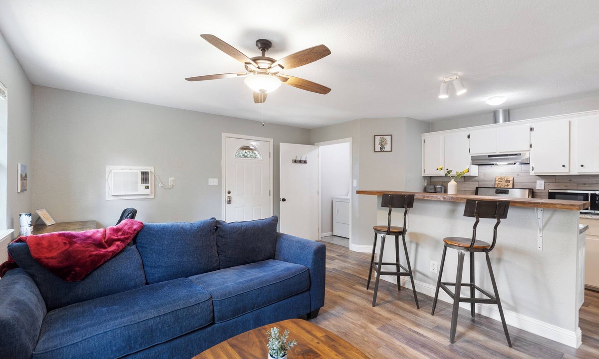 Buda Cottage | La Casita - Private Yard + Hill Country Escape