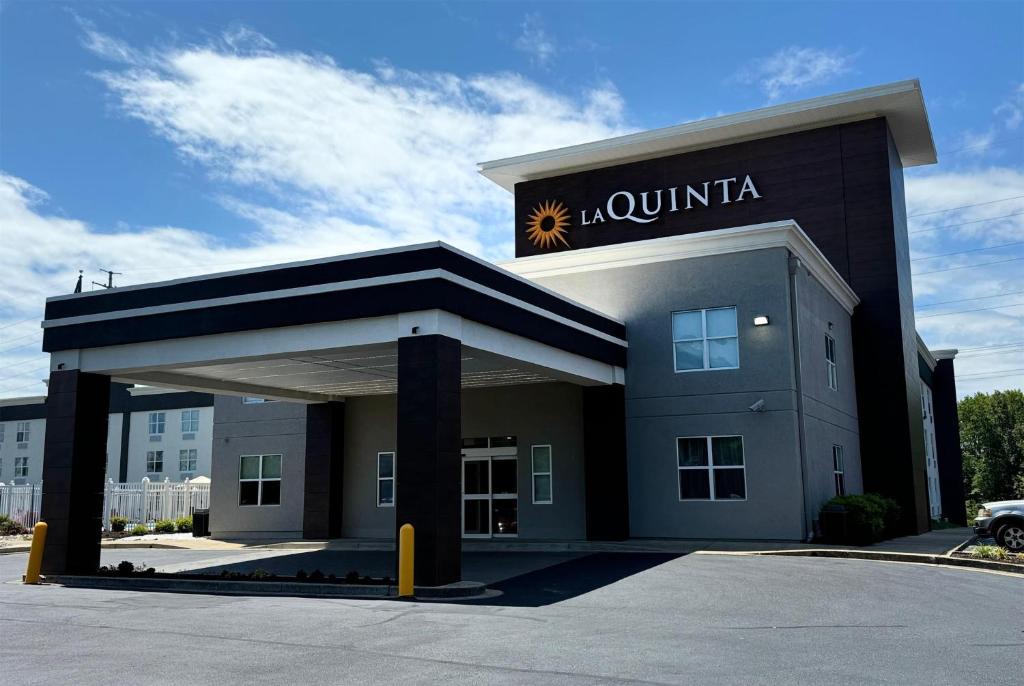 California Hotel | La Quinta by Wyndham Lexington Park - Patuxent