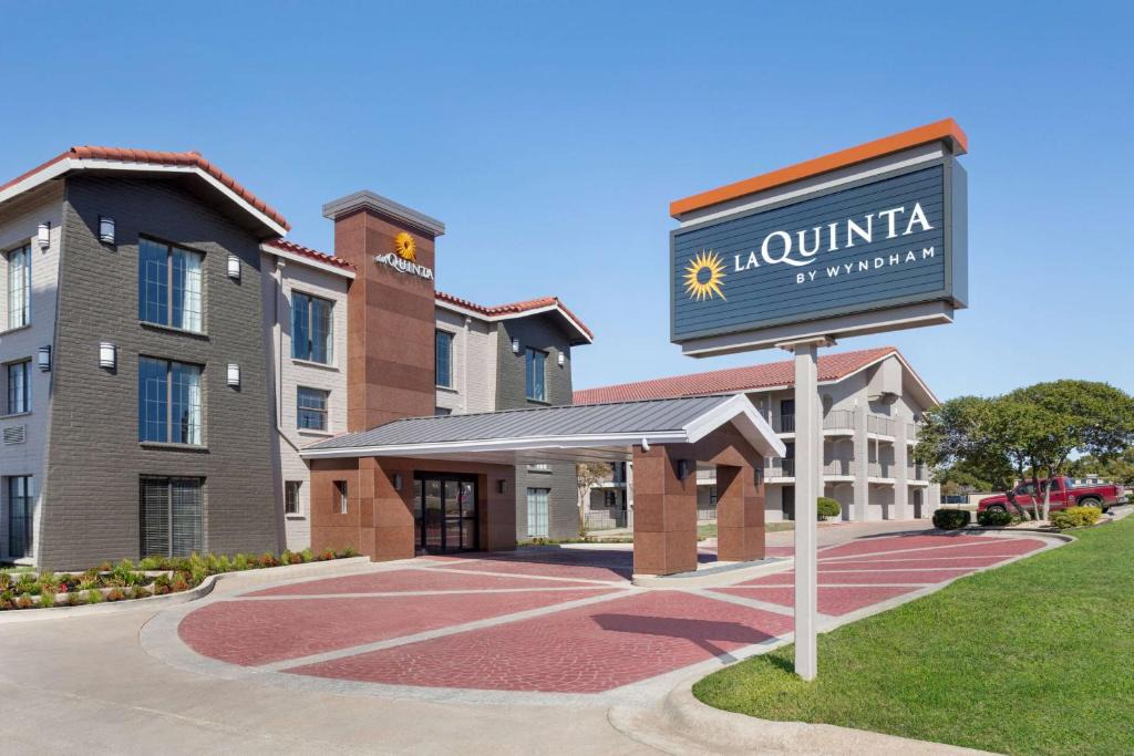 Temple Hotel | La Quinta Inn by Wyndham Temple