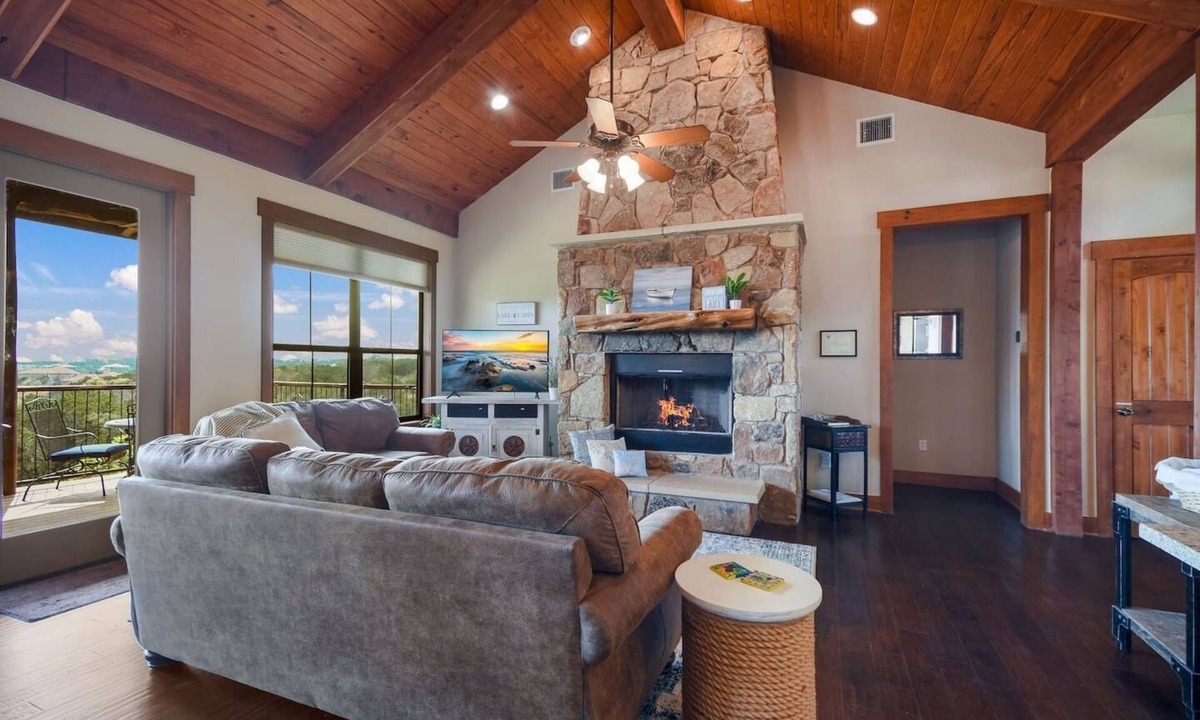 Leander House | Lake Cabin Retreat at Hollows | Lake Travis Views and Pools