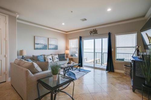 Seven Coves House | Lake Conroe Waterfront Home: Patio & Shared Pool!