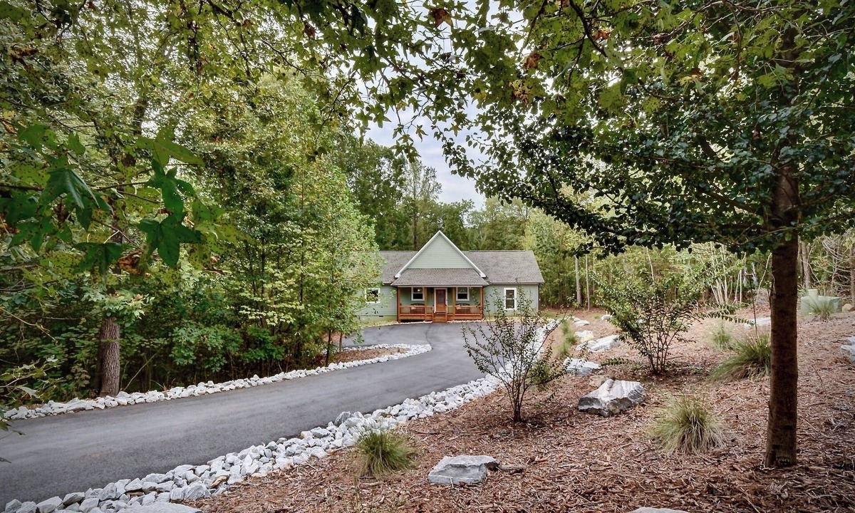 Fair Play Cottage | Lake Hartwell Cottage w/Fire Pit: Near Clemson!