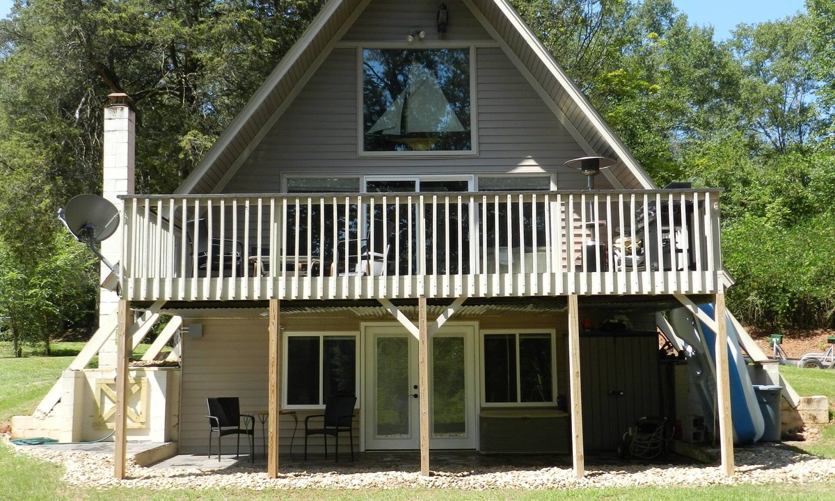 Seneca House | Lake Hartwell waterfront; 10 min. to Clemson;3-5 min Keowee access; +Internet
