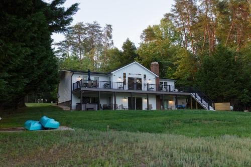 Penhook House | Lake Haven - 5 Bedroom w/Hot tub and Private Dock