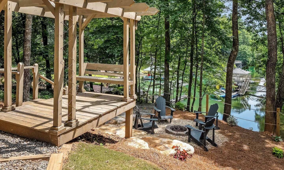 Six Mile House | Lake Keowee Retreat close to Trails & Wineries!