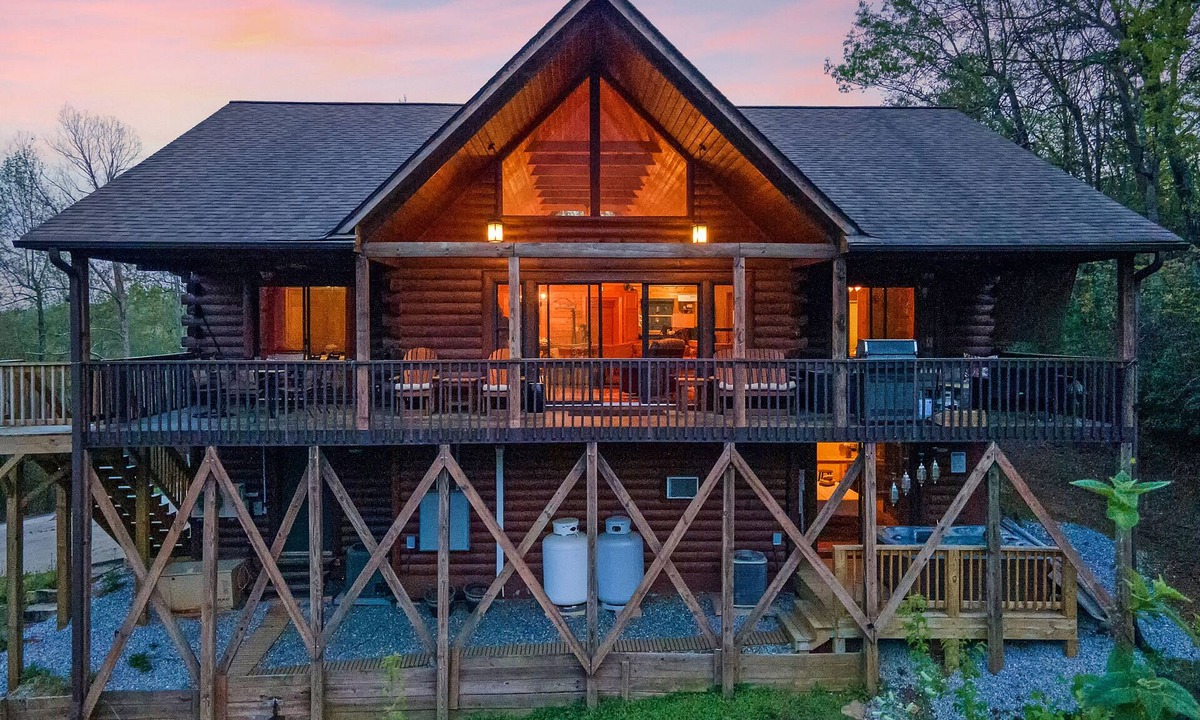 Lake Lure Cabin | Lake Lure Large Cabin - Sleeps 10 - Mountain View’s & Hot Tub Near Chimney Rock