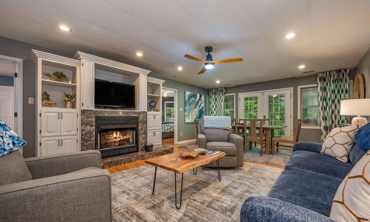 Lake Lure House | Lake Lure-Rumbling Bald-Large Family Friendly-No Steps 1st floor-Games/Playroom