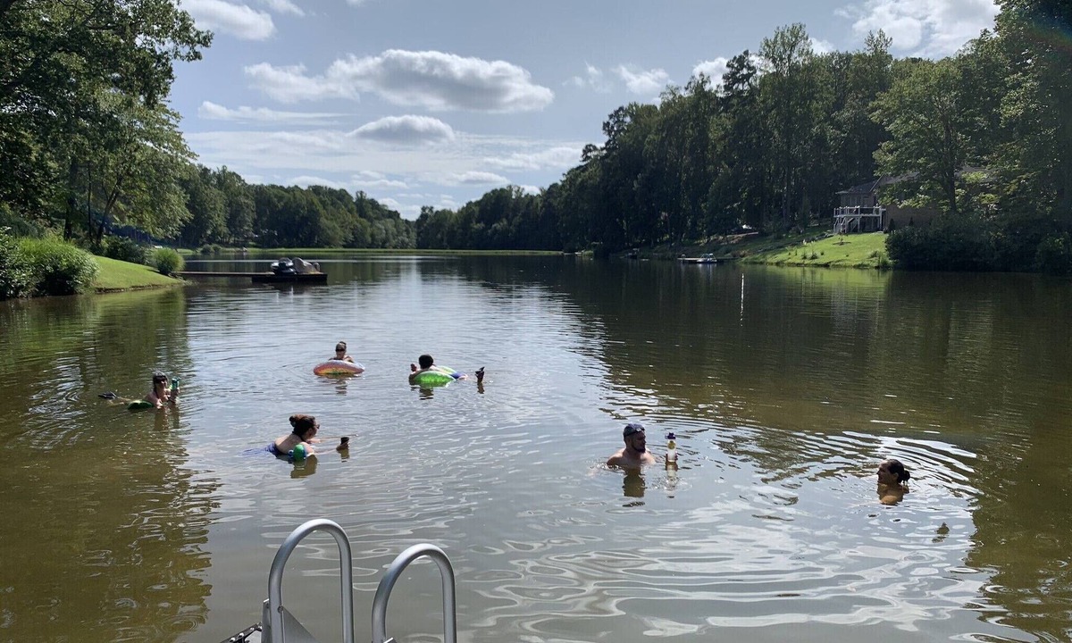 Hillsborough House | Lake Overlook Retreat - 5 acre nature preserve near the Eno River, UNC & Duke