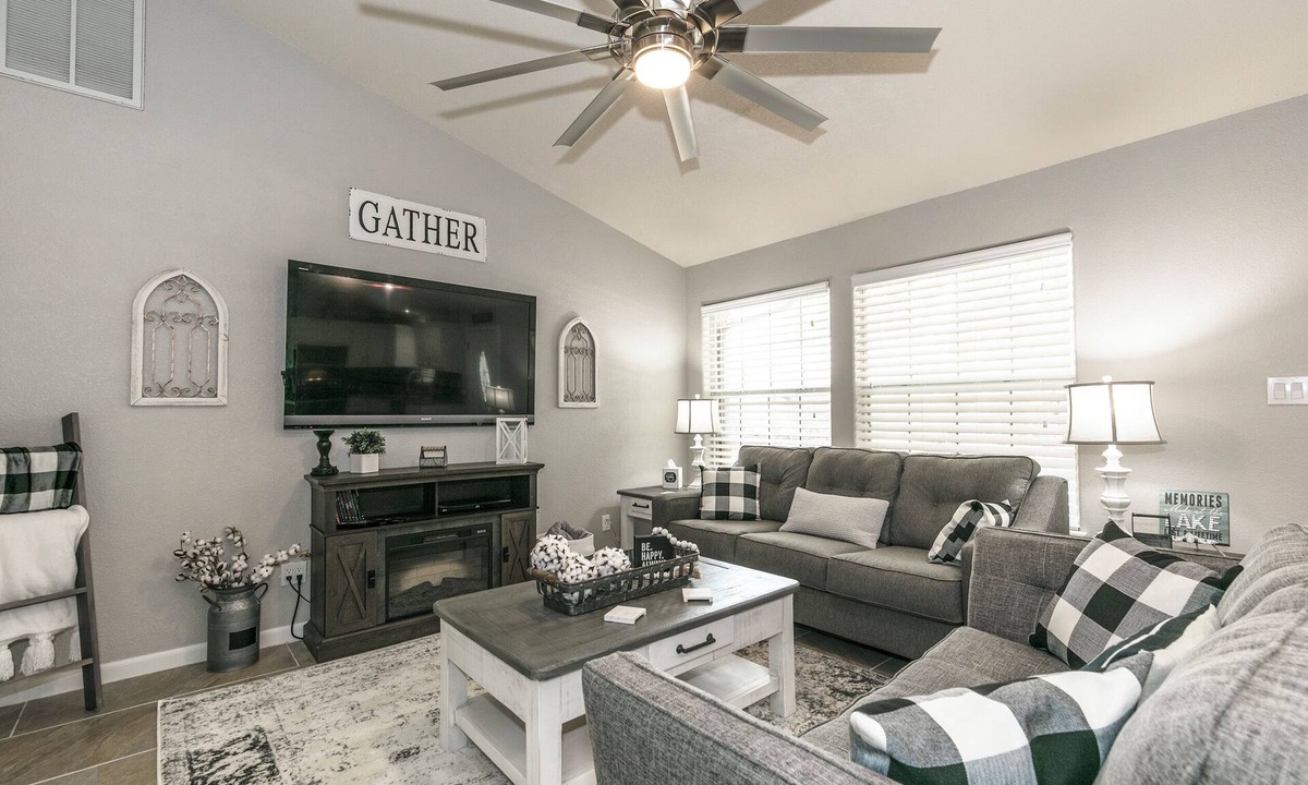Waterford On Lake Travis House | Lake Travis Retreat! Kayaks/Boat Launch/Pool/Park/Point Venture/"Summit Ridge"