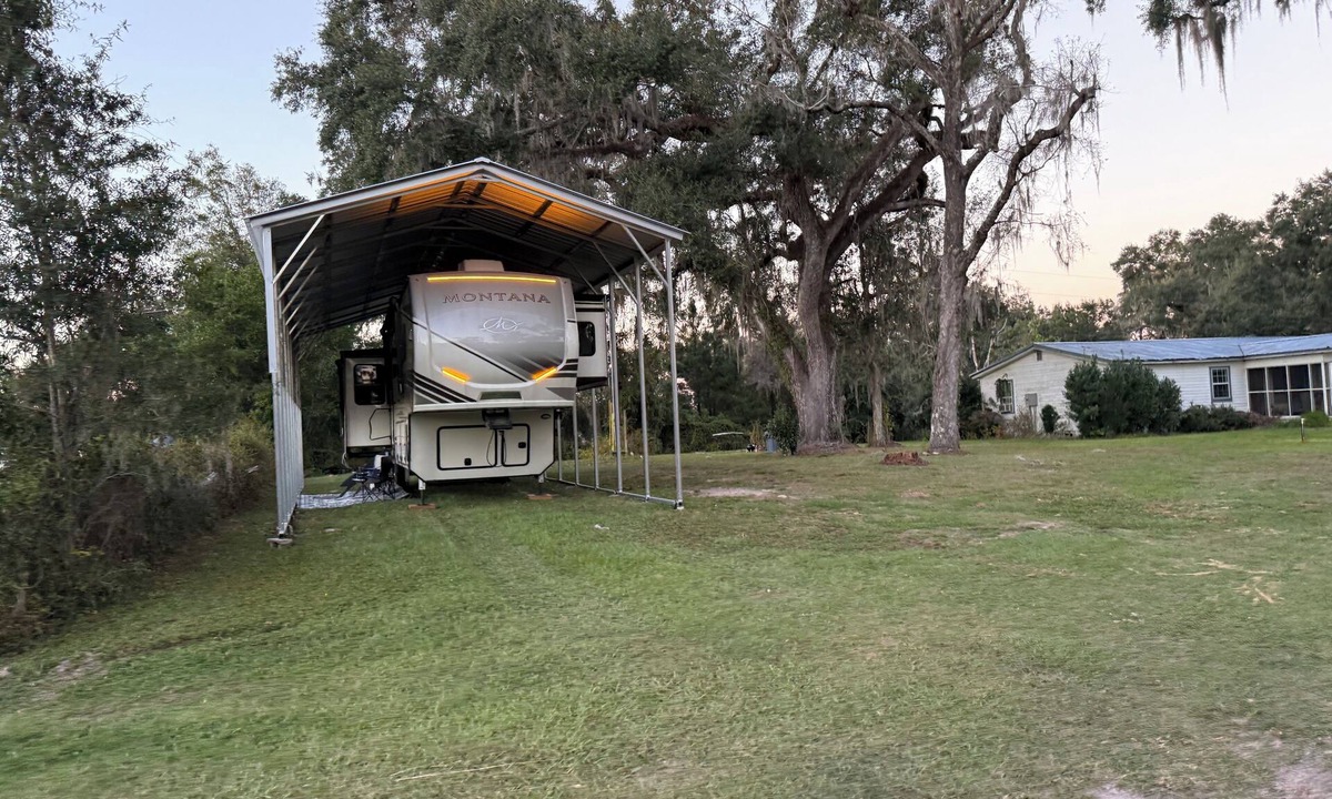 Mayo House | Lake View Country Glamping on 40+ Serene Acres