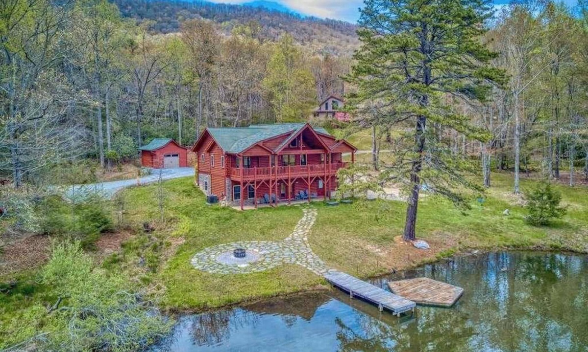 Mills River House | Lakefront Blue Ridge Cabin: balcony, firepit, wet bar, washer/dryer, dock, & AC
