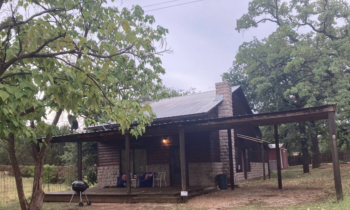 Buchanan Dam Cabin | LAKEFRONT CABIN!! 😎 FISHING OASIS🔥