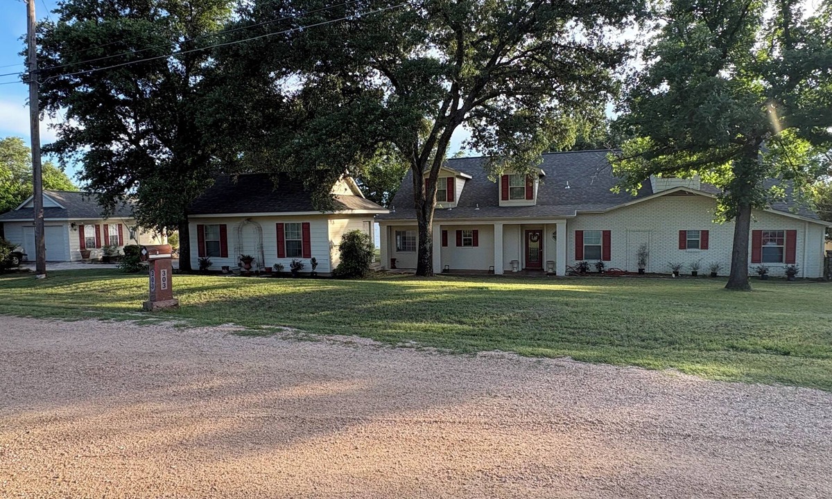 Silver Creek Village House | Lakefront family gathering haven. Sleeps 18. Private boat ramp. Boat available!