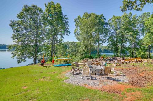 Bogart House | Lakefront Getaway w/Porch in Athens Area!