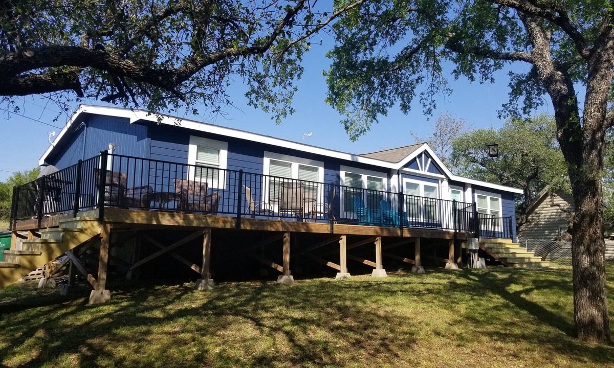 Burnet House | Lakefront Hill Country Retreat – Casa Azul