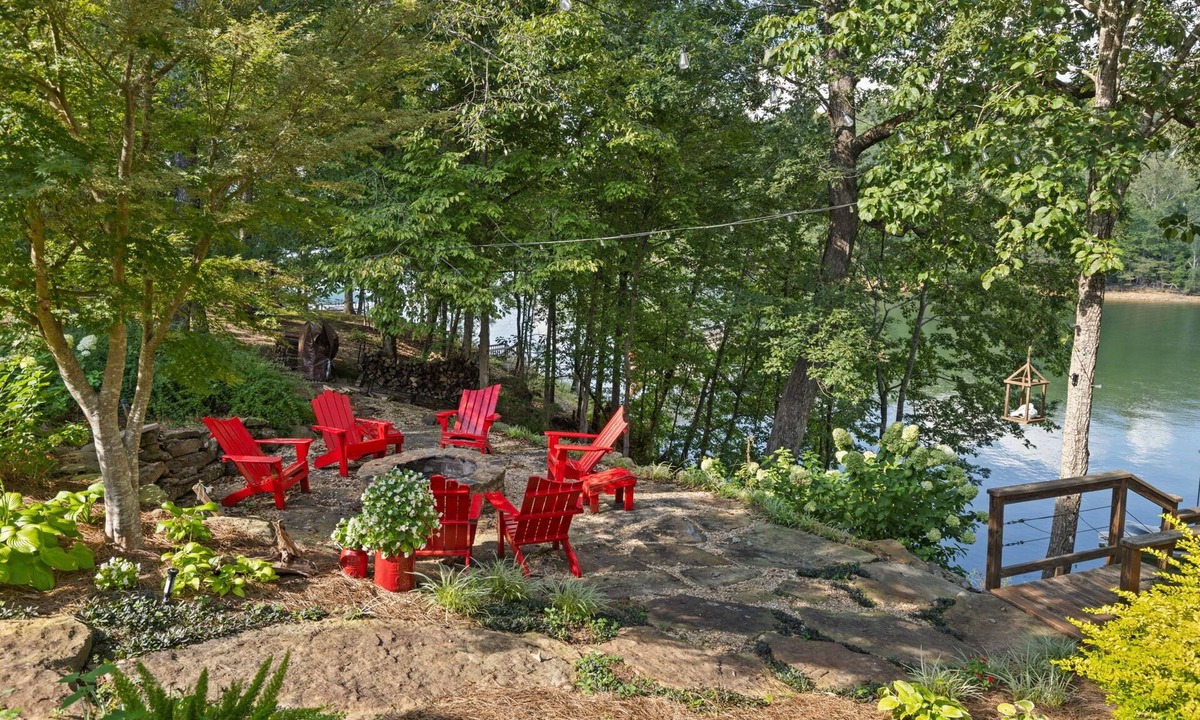 Houston House | Lakefront home on Smith Lake w/easy water access & Tritoon/Sea Doo rental!