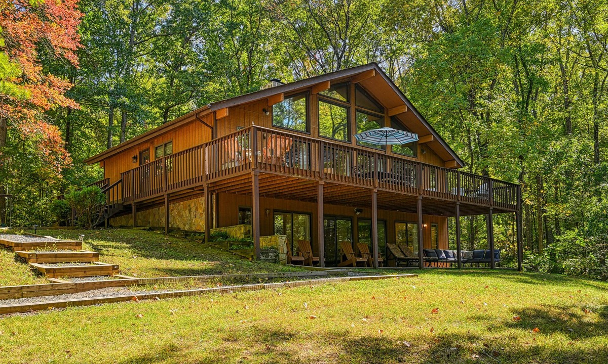 Bumpass House | Lakefront home w/secluded cove, deep water dock, plenty of space