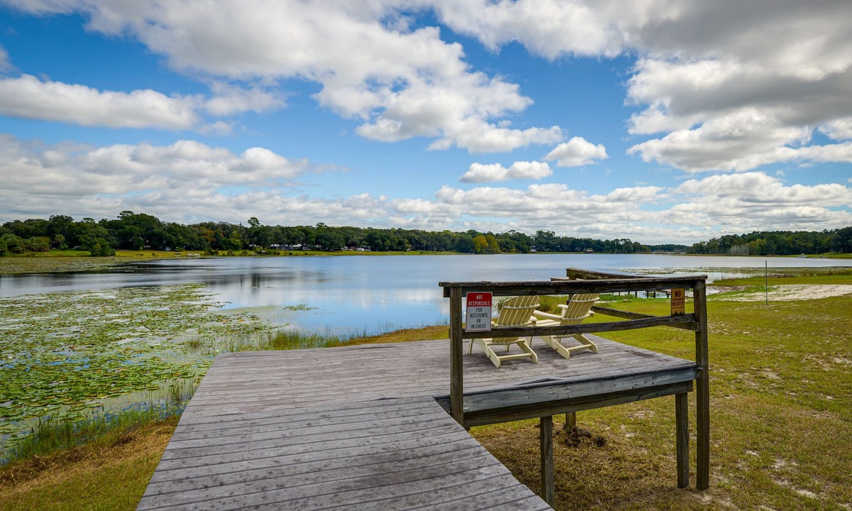 Putnam Hall House | Lakefront Keystone Heights Home w/Boat Dock!
