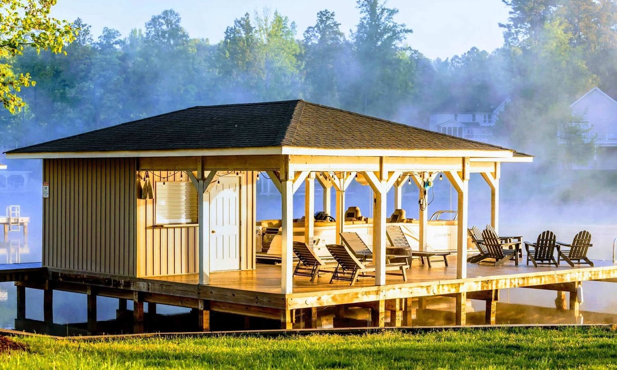 Mineral House | Lakefront Lake Anna 5 Suites, Dock, Beach