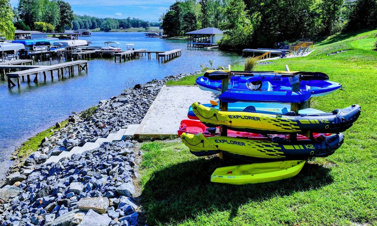Mineral House | Lakefront Lake Anna | 6BR, Game Room, Pool, Beach