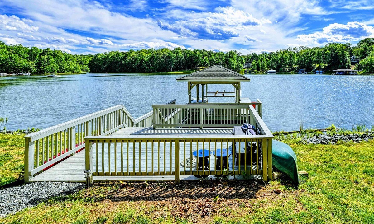 Mineral House | Lakefront Lake Anna, Dock, Views, Deck, Movies
