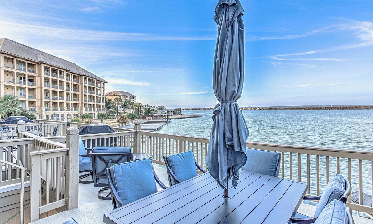 Horseshoe Bay Condo | Lakefront LBJ Escape - Boat Slip & Sleeps 8