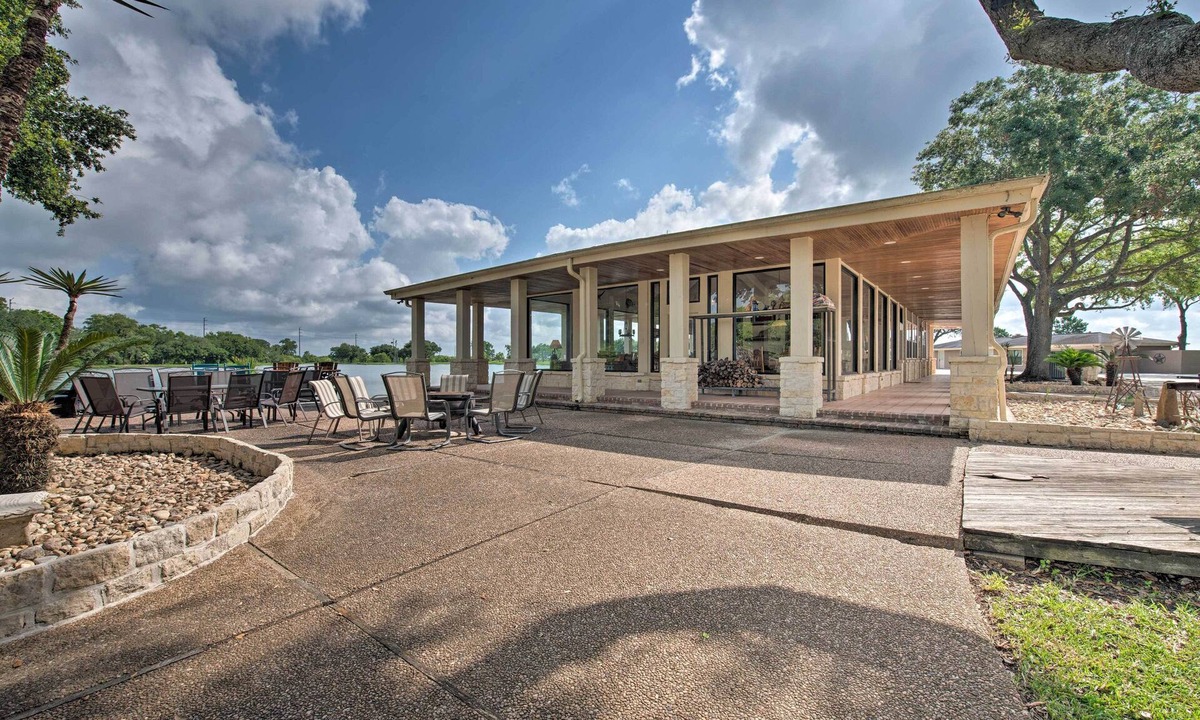 Lissie Villa | Lakefront Wallis Ranch w/Private Beach & Patio!