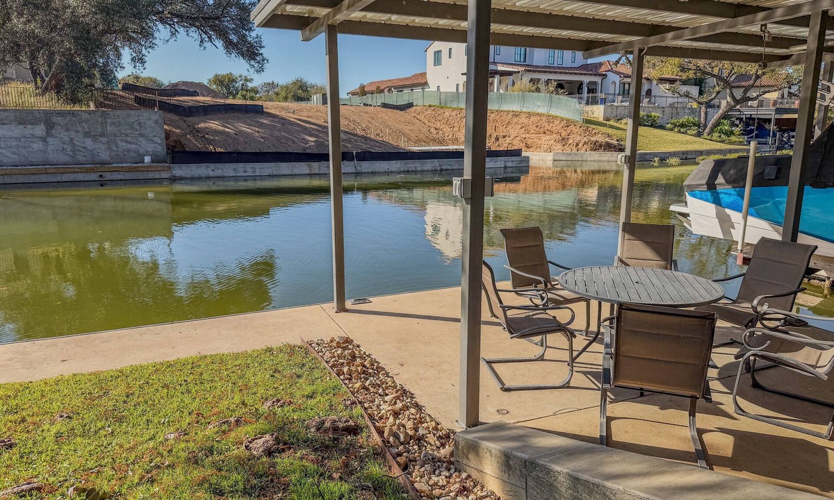 Horseshoe Bay House | Lakeside Escape + Boat Dock, Kayaks, Game Room!