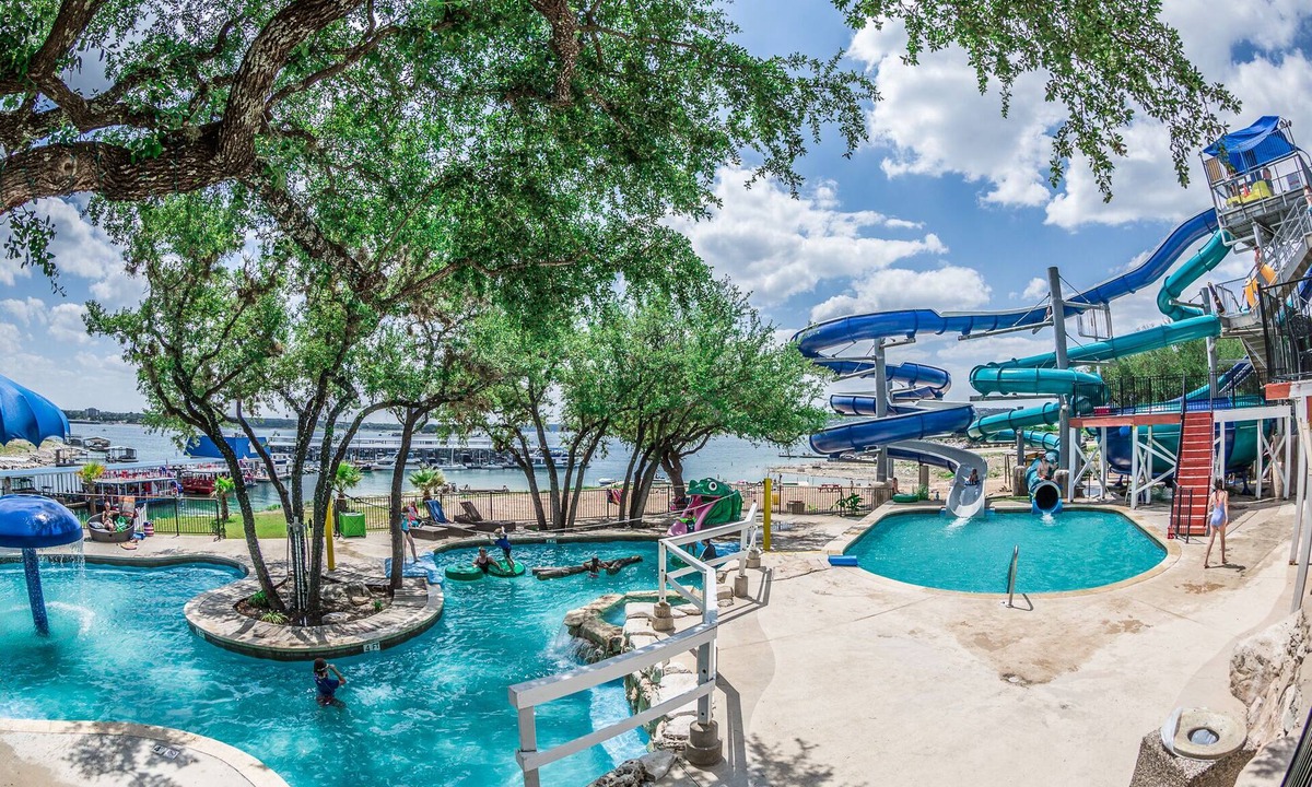 Volente Cabin | LakeTravis 6 guest Bungalow #1: Free waterpark, walk to marinas, dining, lake
