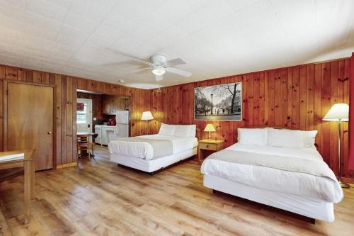 Flat Rock House | Lakeview Cottage - Unit 305
