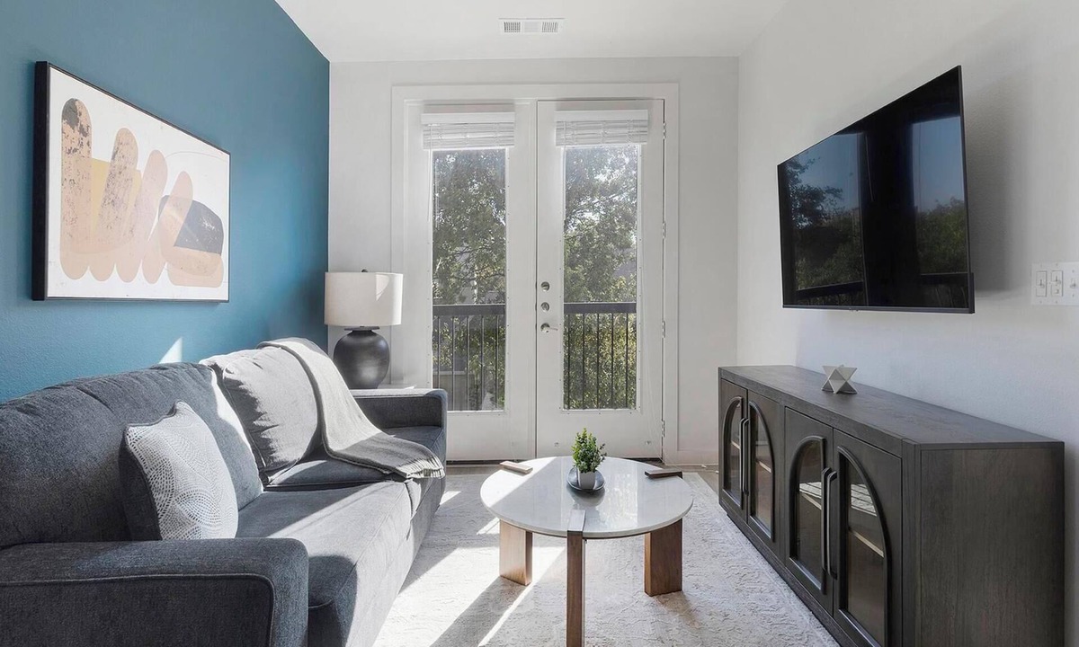 Sweetbriar Apartment | Landing | Amazing 1BD, Gym, Pool