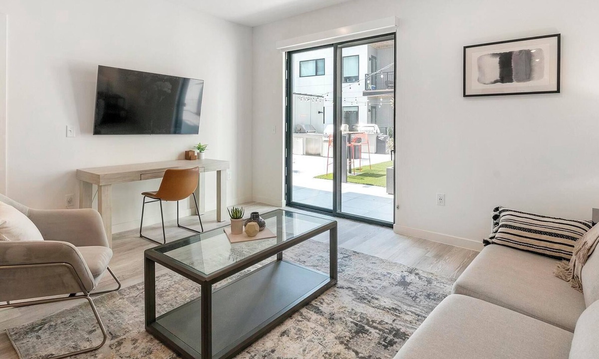 Richmond Apartment | Landing | Amazing 1BD, Rooftop Lounge, Game Room