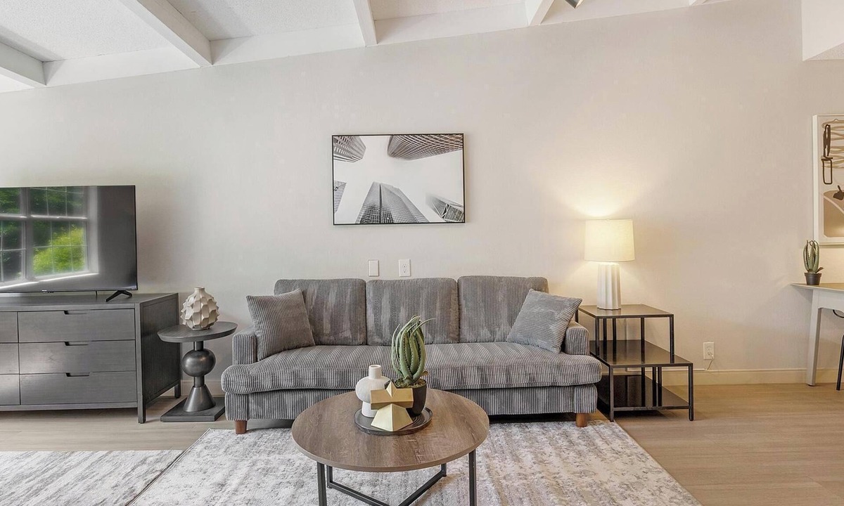 Northeast Raleigh Apartment | Landing | Amazing Studio, Gym, Pool