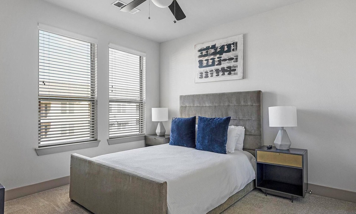 Manor Apartment | Landing | Beautiful 1BD, Courtyard, Gym